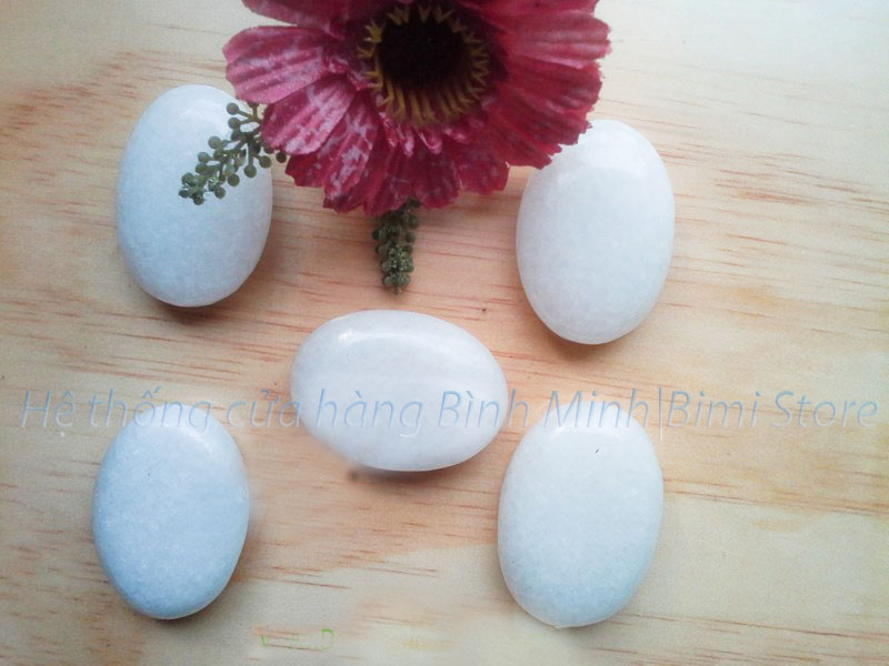 đá lạnh massage mặt 